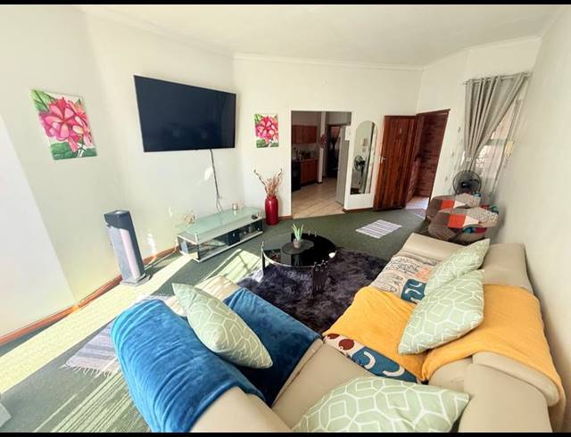 2 BEDROOM TOWNHOUSE FOR SALE IN VANDERBIJLPARK CW 6